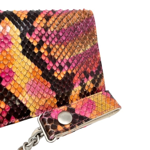 CHANEL Vintage CC Logo Chain Wallet Snap Button
Pink Orange Leather - Picture 11 of 15